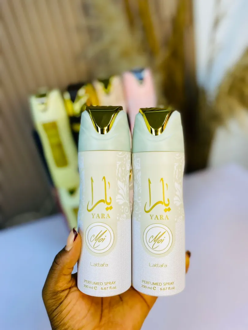 Yara moi   Lattafa body spray   200ml